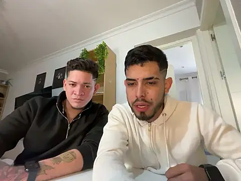 Snapshot of Chicos_defiesta chatting on January 14, 2025, 1:17 pm Chicos defiesta online show from January 14, 2025, 1:17 pm