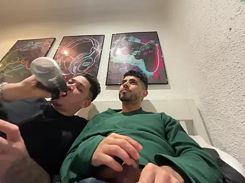 Snapshot of Chicos_defiesta chatting on January 5, 2025, 12:42 am Chicos defiesta online show from January 5, 2025, 12:42 am