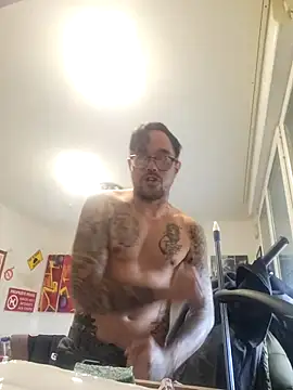 mileflav0r online show from December 3, 2025, 10:36 am