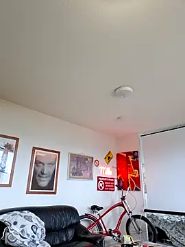 mileflav0r online show from April 2, 2026, 7:59 am