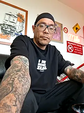 mileflav0r online show from April 13, 2026, 7:01 am