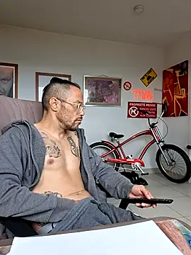 mileflav0r online show from May 16, 2026, 7:29 am