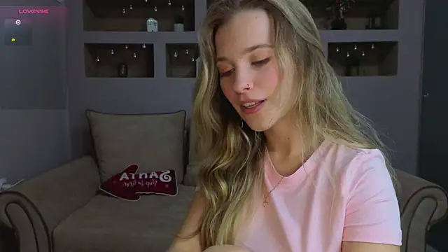 Snapshot of LinaCristonsen chatting on December 5, 2025, 4:38 pm LinaCristonsen online show from December 5, 2025, 4:38 pm