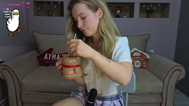 Snapshot of LinaCristonsen chatting on December 14, 2025, 6:46 pm LinaCristonsen online show from December 14, 2025, 6:46 pm