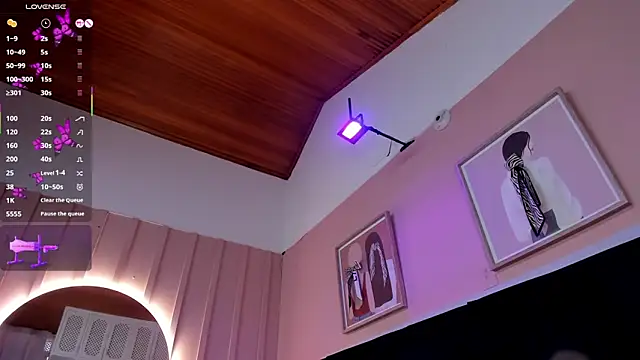 Snapshot of elodie_walker chatting on November 4, 2025, 1:37 pm elodie walker online show from November 4, 2025, 1:37 pm