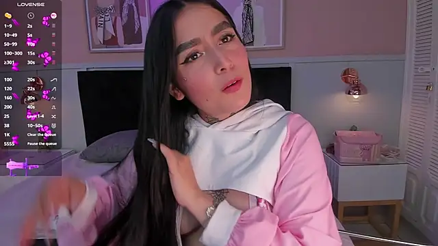 Snapshot of elodie_walker chatting on December 3, 2025, 12:04 pm elodie walker online show from December 3, 2025, 12:04 pm