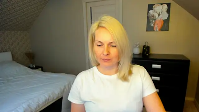 Snapshot of Alicee_Gracee chatting on December 1, 2025, 9:21 am Alicee Gracee online show from December 1, 2025, 9:21 am