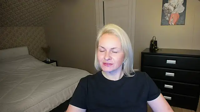 Snapshot of Alicee_Gracee chatting on November 24, 2025, 7:14 pm Alicee Gracee online show from November 24, 2025, 7:14 pm