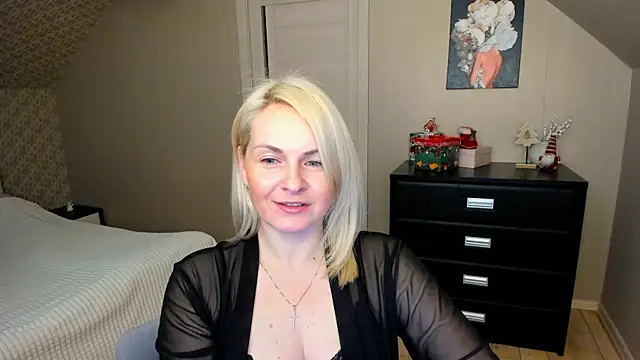 Snapshot of Alicee_Gracee chatting on December 5, 2025, 8:39 pm Alicee Gracee online show from December 5, 2025, 8:39 pm