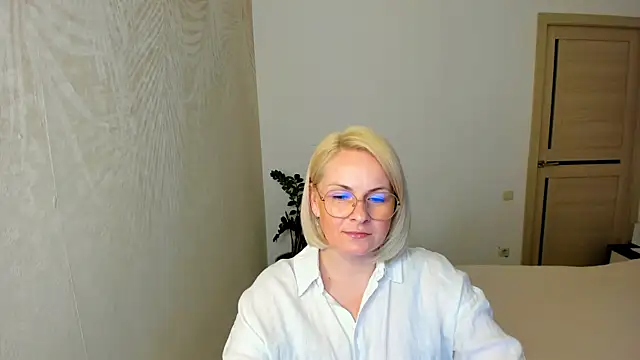 Alicee Gracee online show from April 14, 2026, 6:46 pm