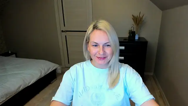 Snapshot of Alicee_Gracee chatting on November 6, 2025, 7:29 pm Alicee Gracee online show from November 6, 2025, 7:29 pm