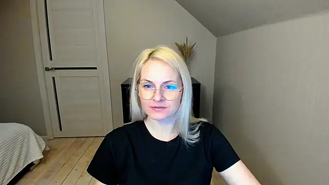 Snapshot of Alicee_Gracee chatting on February 28, 2025, 7:14 pm Alicee Gracee online show from February 28, 2025, 7:14 pm