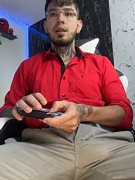 Snapshot of Anthony-Martin chatting on October 20, 2025, 12:17 pm Anthony-Martin online show from October 20, 2025, 12:17 pm