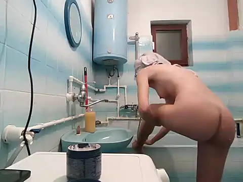 Snapshot of beaverwoman chatting on January 24, 2025, 8:43 pm beaverwoman online show from January 24, 2025, 8:43 pm