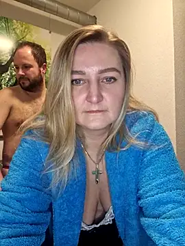 Snapshot of CoupleKitty chatting on November 19, 2025, 7:58 pm CoupleKitty online show from November 19, 2025, 7:58 pm