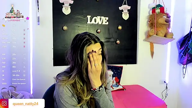 Snapshot of queen-natty chatting on December 19, 2024, 6:45 am queen-natty online show from December 19, 2024, 6:45 am