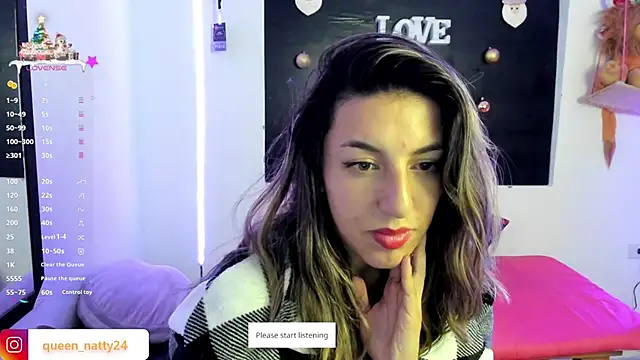 Snapshot of queen-natty chatting on December 14, 2024, 2:33 am queen-natty online show from December 14, 2024, 2:33 am