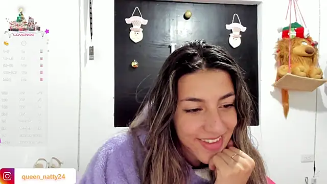 Snapshot of queen-natty chatting on December 28, 2024, 6:49 am queen-natty online show from December 28, 2024, 6:49 am