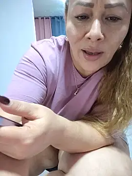 Snapshot of SluttyMilf79 chatting on July 5, 2026, 7:59 am SluttyMilf79 online show from July 5, 2026, 7:59 am