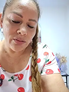 Snapshot of SluttyMilf79 chatting on June 20, 2026, 7:35 am SluttyMilf79 online show from June 20, 2026, 7:35 am