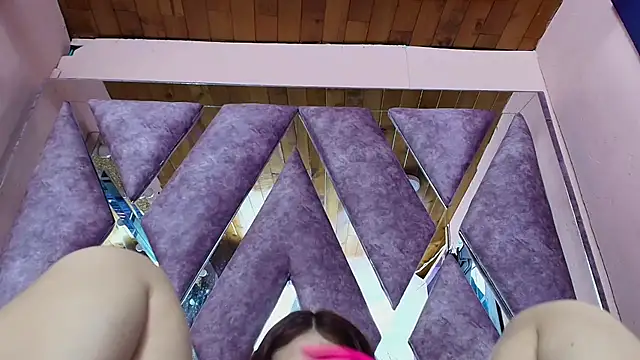 LARICSABLUE online show from April 9, 2026, 3:30 am