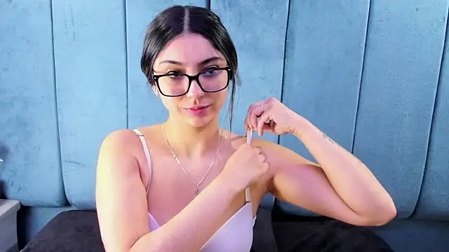 Snapshot of Lucy_Anall_ chatting on February 4, 2026, 11:44 pm Lucy Anall online show from February 4, 2026, 11:44 pm