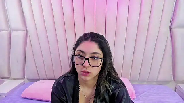 Snapshot of Lucy_Anall_ chatting on February 11, 2026, 9:14 pm Lucy Anall online show from February 11, 2026, 9:14 pm