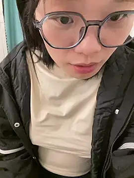 Snapshot of Bella0815 chatting on December 12, 2024, 9:51 am Bella0815 online show from December 12, 2024, 9:51 am