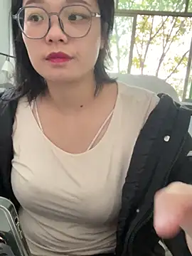 Snapshot of Bella0815 chatting on December 29, 2024, 6:14 am Bella0815 online show from December 29, 2024, 6:14 am