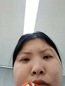 Snapshot of hello098712 chatting on November 19, 2025, 3:28 am hello098712 online show from November 19, 2025, 3:28 am