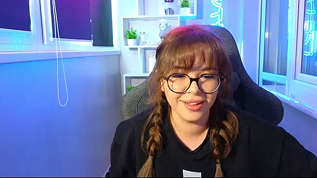 CutiePie3 online show from November 30, 2025, 8:48 am