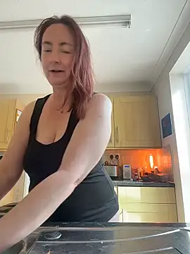 LouiseTswing online show from May 1, 2026, 8:41 am