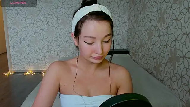 Snapshot of Lissa_Cristal chatting on May 17, 2026, 11:21 am Lissa Cristal online show from May 17, 2026, 11:21 am