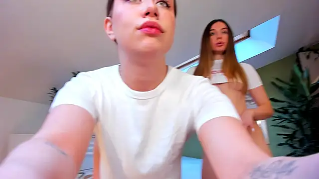 monica x   online show from November 17, 2025, 10:52 am