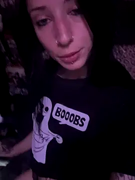 Snapshot of MissMidnightUK chatting on October 24, 2025, 10:42 pm MissMidnightUK online show from October 24, 2025, 10:42 pm