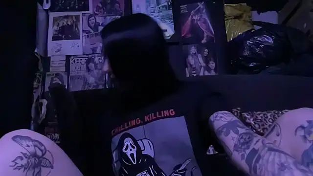 Snapshot of MissMidnightUK chatting on October 30, 2025, 12:31 am MissMidnightUK online show from October 30, 2025, 12:31 am