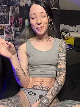 MissMidnightUK online show from April 21, 2026, 10:38 pm