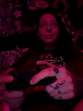 Snapshot of MissMidnightUK chatting on December 3, 2025, 12:23 am MissMidnightUK online show from December 3, 2025, 12:23 am