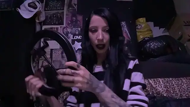 Snapshot of MissMidnightUK chatting on October 21, 2025, 10:09 pm MissMidnightUK online show from October 21, 2025, 10:09 pm