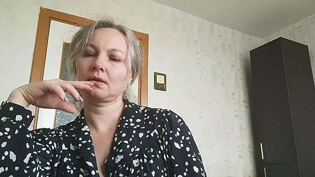 EdithManning online show from May 19, 2026, 6:31 am