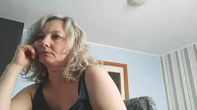 EdithManning online show from February 16, 2026, 7:51 am