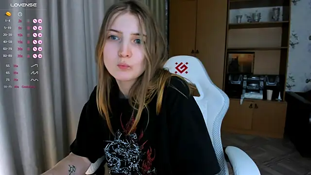 princessaalicc online show from November 9, 2025, 1:04 pm