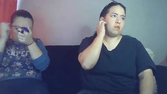 Snapshot of katieeandsharonn chatting on November 28, 2025, 1:44 pm katieeandsharonn online show from November 28, 2025, 1:44 pm