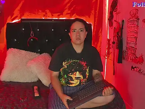 Snapshot of katieeandsharonn chatting on November 12, 2025, 1:26 pm katieeandsharonn online show from November 12, 2025, 1:26 pm