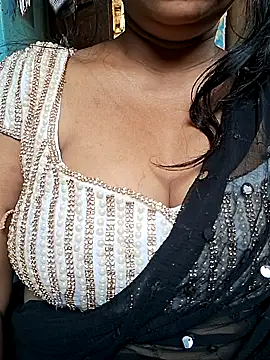 Snapshot of Hot-Anuska chatting on March 13, 2025, 4:38 am Hot-Anuska online show from March 13, 2025, 4:38 am