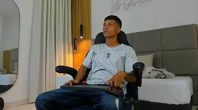 wolf james123 online show from February 4, 2025, 1:16 pm