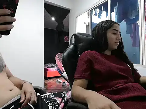 Snapshot of SeduxionDuo chatting on October 24, 2025, 5:34 pm SeduxionDuo online show from October 24, 2025, 5:34 pm