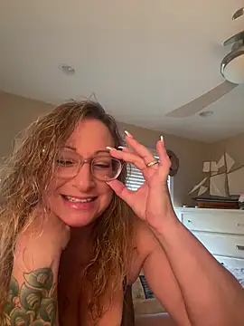 Snapshot of Aleesa_milfxo chatting on January 1, 2025, 5:33 pm Aleesa milfxo online show from January 1, 2025, 5:33 pm