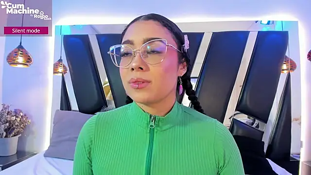 Snapshot of antonelllepiercee chatting on November 4, 2025, 11:25 am antonelllepiercee online show from November 4, 2025, 11:25 am