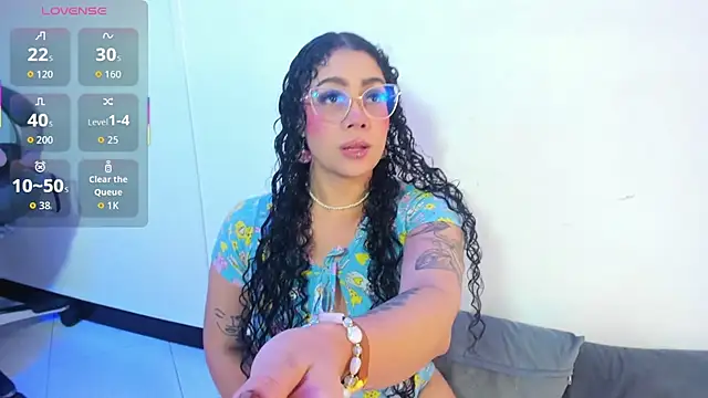 Snapshot of antonelllepiercee chatting on November 15, 2025, 8:29 am antonelllepiercee online show from November 15, 2025, 8:29 am